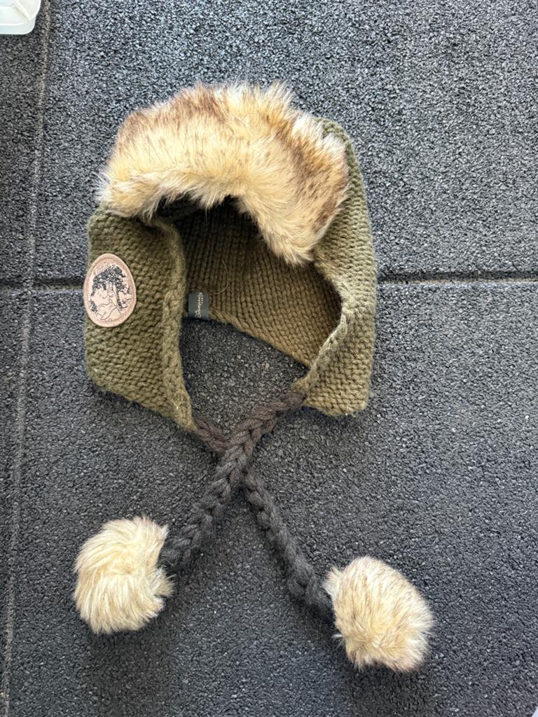 Winnie de Poeh Muts - Disneyland Parijs, Verzamelen, Disney, Ophalen of Verzenden, Winnie de Poeh of vrienden, Zo goed als nieuw