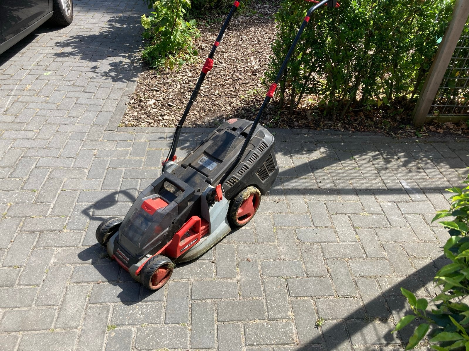 Pattfield Accu-grasmaaier met lader en 3 accu's, Tuin en Terras, Grasmaaiers, Ophalen, Cirkelmaaier, Gebruikt, Accu-grasmaaier