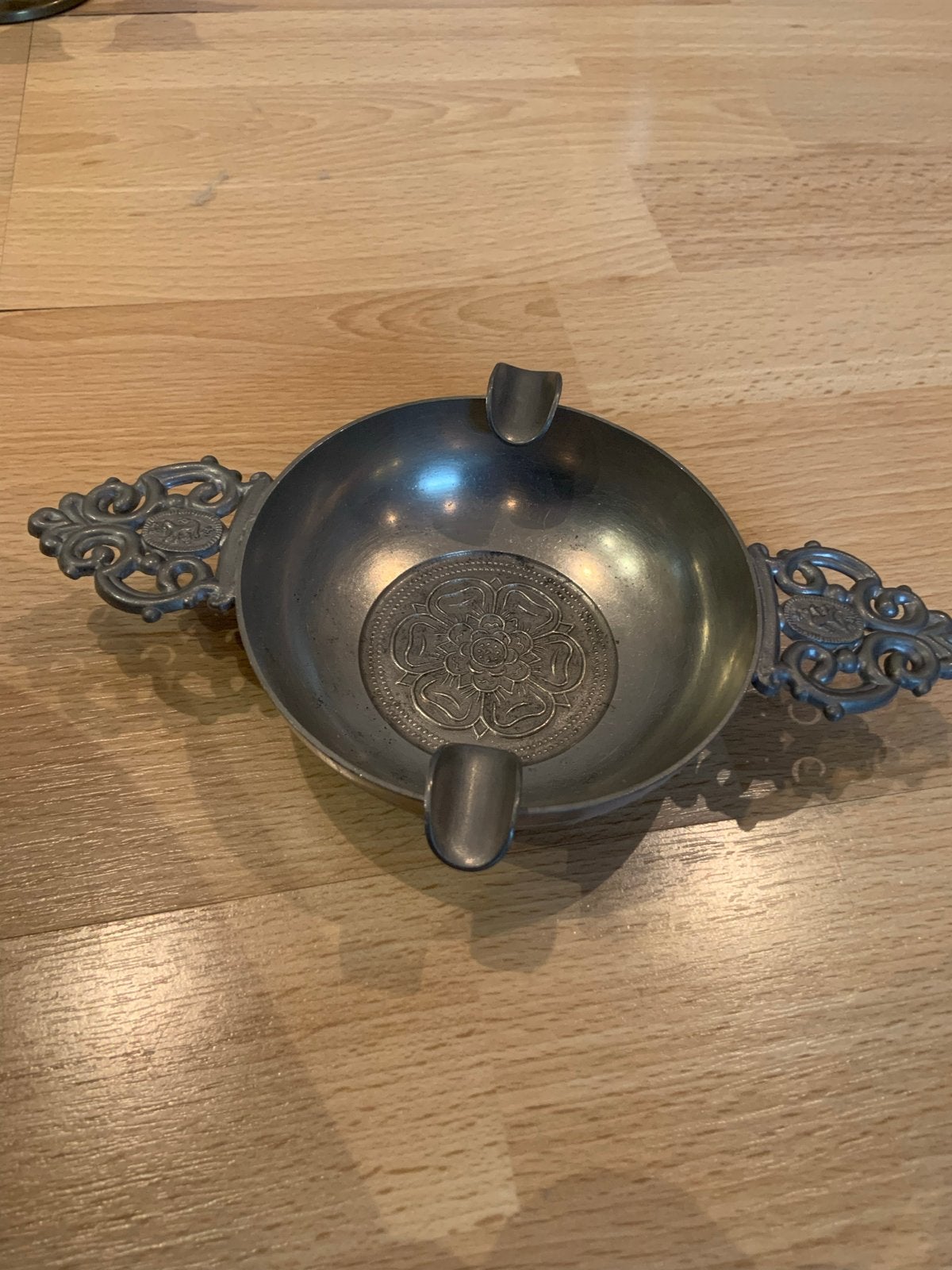 Vintage Tinnen Asbak met Sierlijke Handvatten, Antiek en Kunst, Ophalen of Verzenden