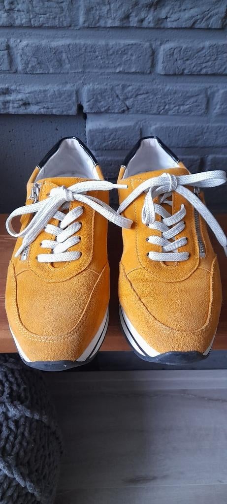 Hush puppies okergele suède sneaker / veter schoen, maat 39, Kleding | Dames, Schoenen, Ophalen of Verzenden, Zo goed als nieuw