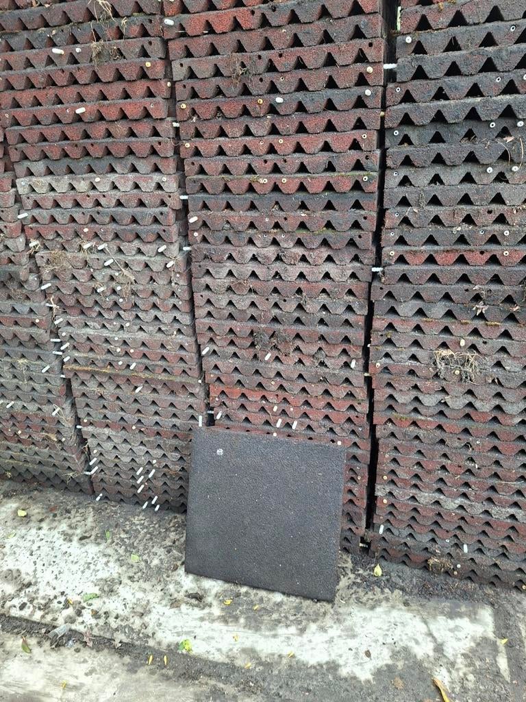 20 rubberen tegels 50x50x4.5 cm speeltuin dakterras etc, Ophalen, Overige materialen