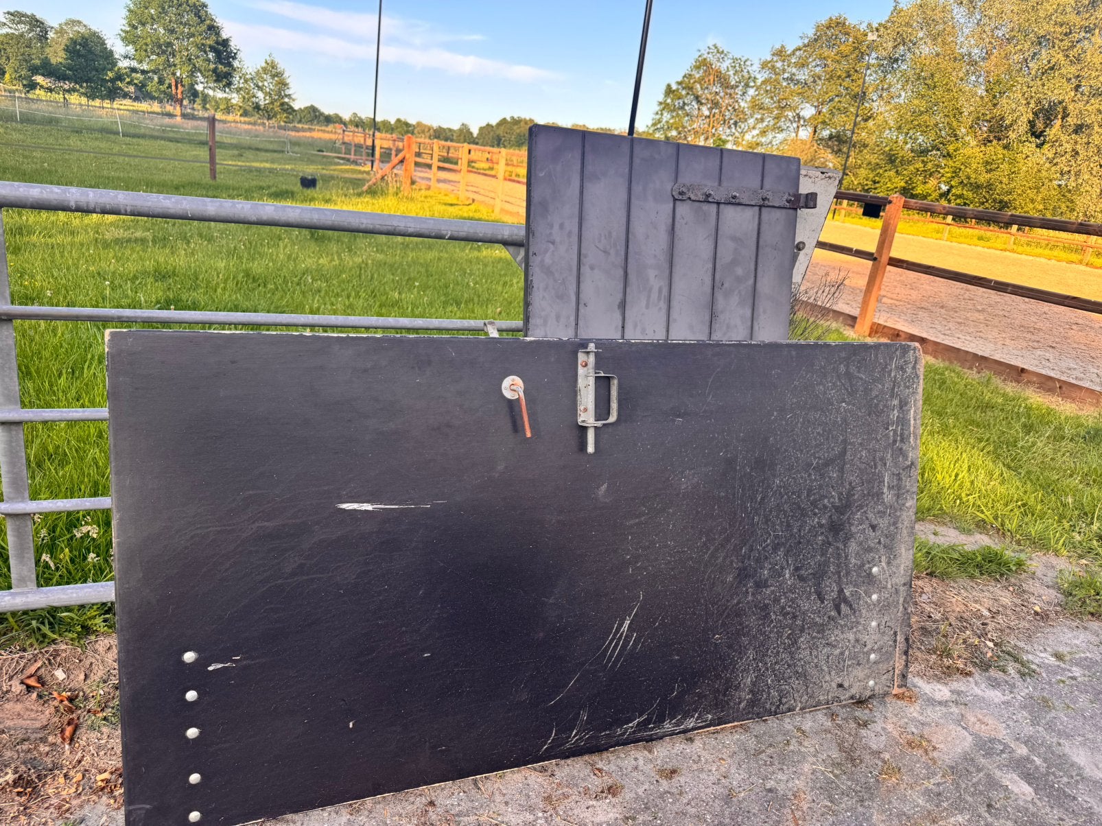 Staldeuren en luik., Toebehoren