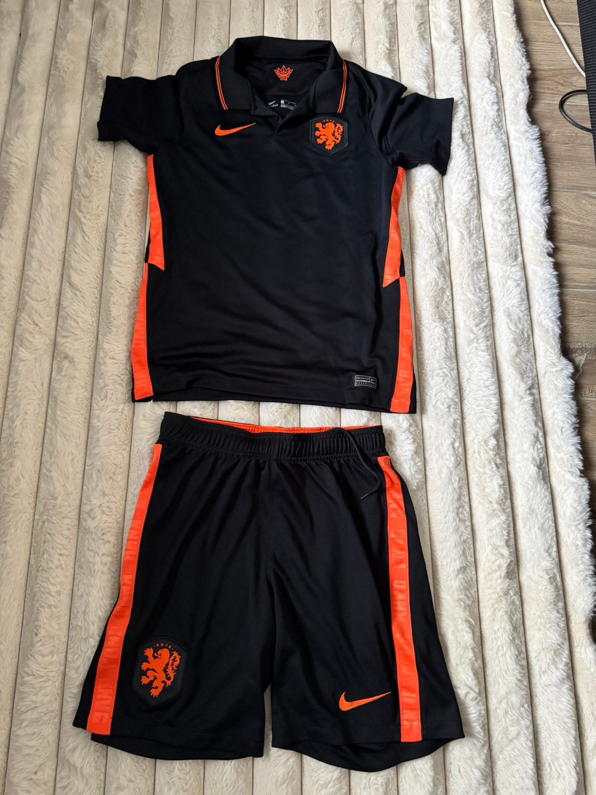 2020 Nederland EK Uit Shirt s en broek m origineel nieuw, Ophalen of Verzenden, Nieuw, Zwart, Voetbal