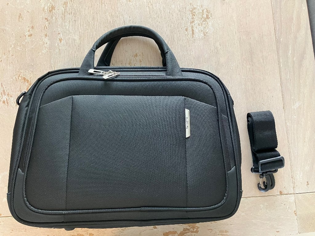 Samsonite laptop schoudertas 15.6 inch, Computers en Software, Laptoptassen, Ophalen, 15 inch, Zo goed als nieuw, Zwart