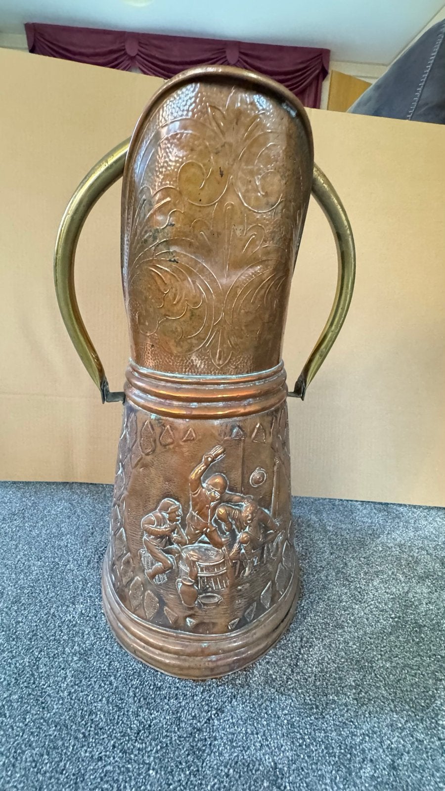 Antieke Koperen Kolenemmer met Reliëfdecoratie, Ophalen, Koper
