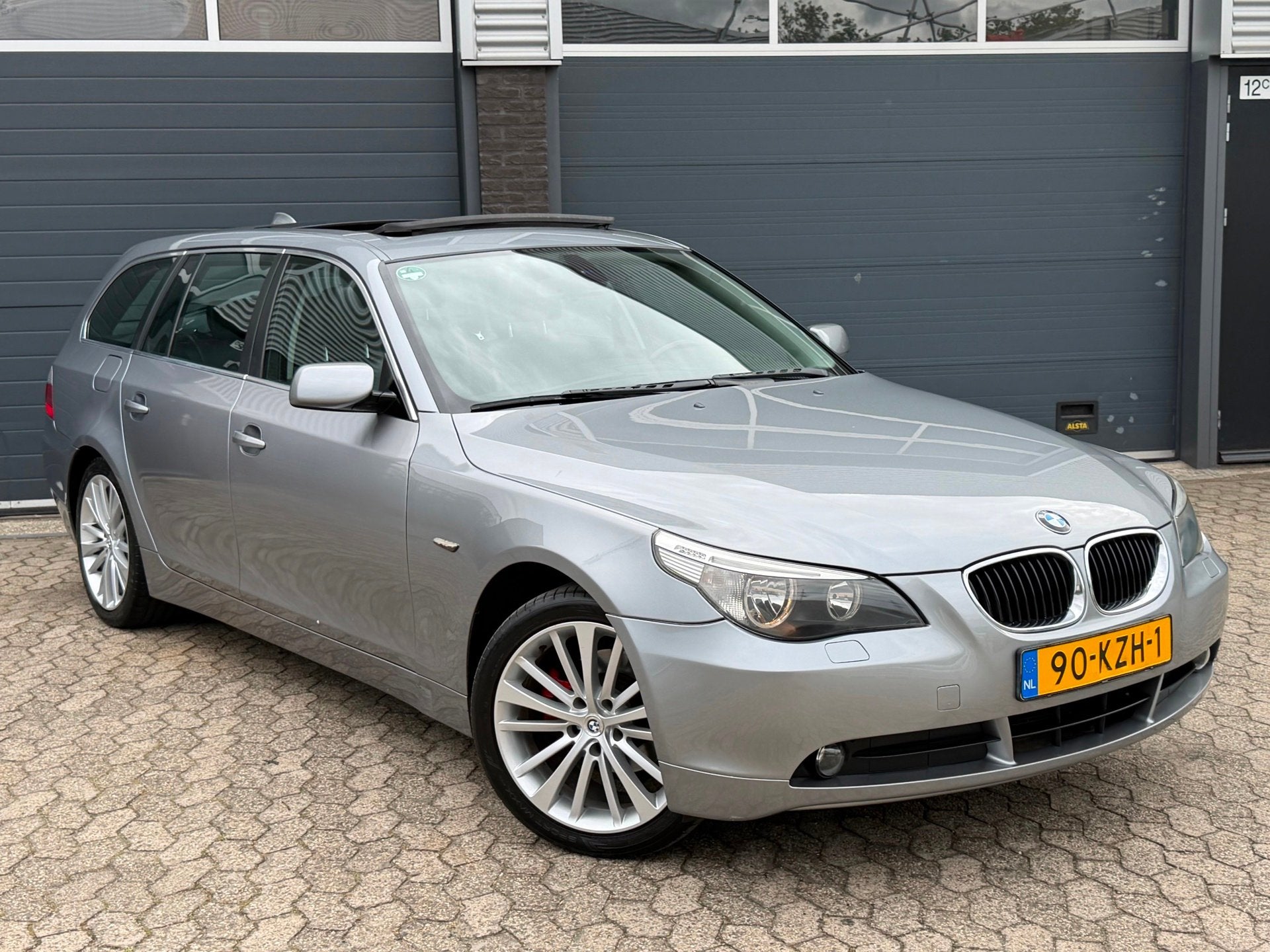 BMW 5-serie Touring 523i Executive|PANO|LEER|NAVI|CRUISE|TRE, Automaat, Achterwielaandrijving, 2497 cc, Euro 4