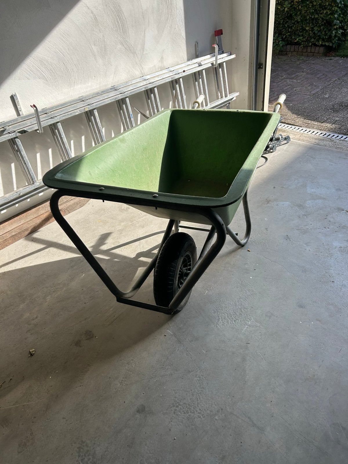 Kruiwagen met hooivork, riek en schop, Tuin en Terras, Ophalen of Verzenden, Gebruikt, Vork