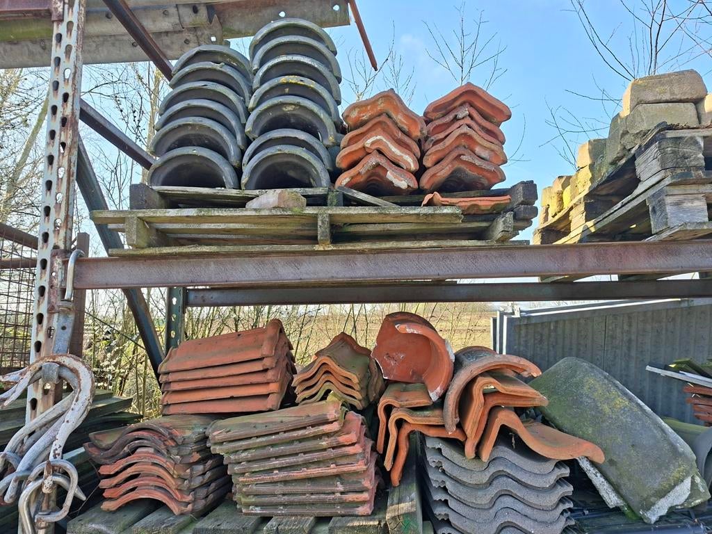 Diverse nokvorsten, dakpannen en gevelpannen beschikbaar, Ophalen