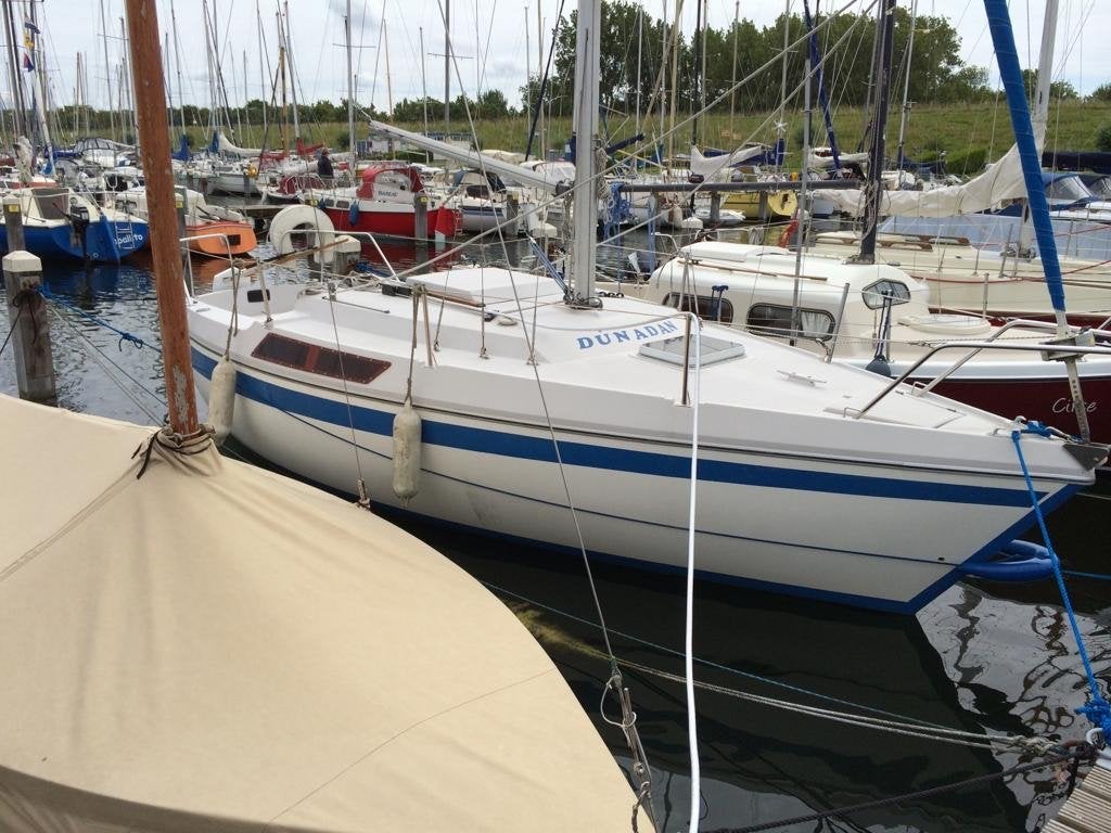 Jeanneau Brio  met goede zeilen en volvo penta saildrive