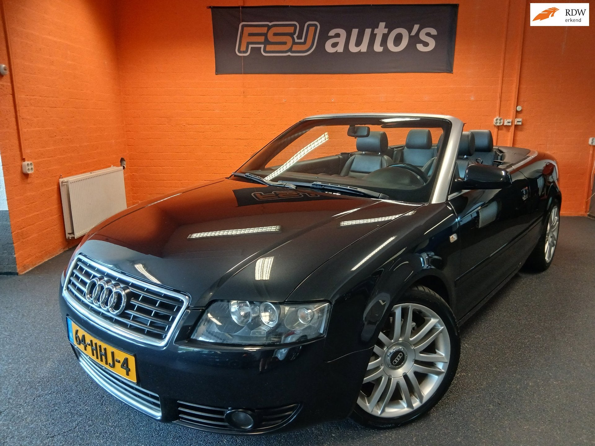 Audi A4 Cabriolet 2.4 V6 / AUTOMAAT / LEDER / CARPLAY / AIRC, Gebruikt, Zwart, Cabriolet, 4 stoelen