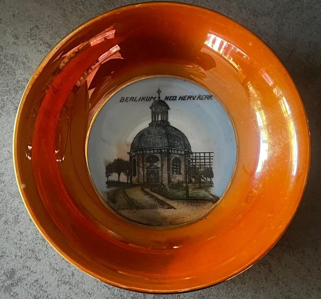 porseleinen schaaltje Ned. Herv. Kerk Berlikum Friesland, Antiek en Kunst, Antiek | Wandborden en Tegels, Ophalen of Verzenden