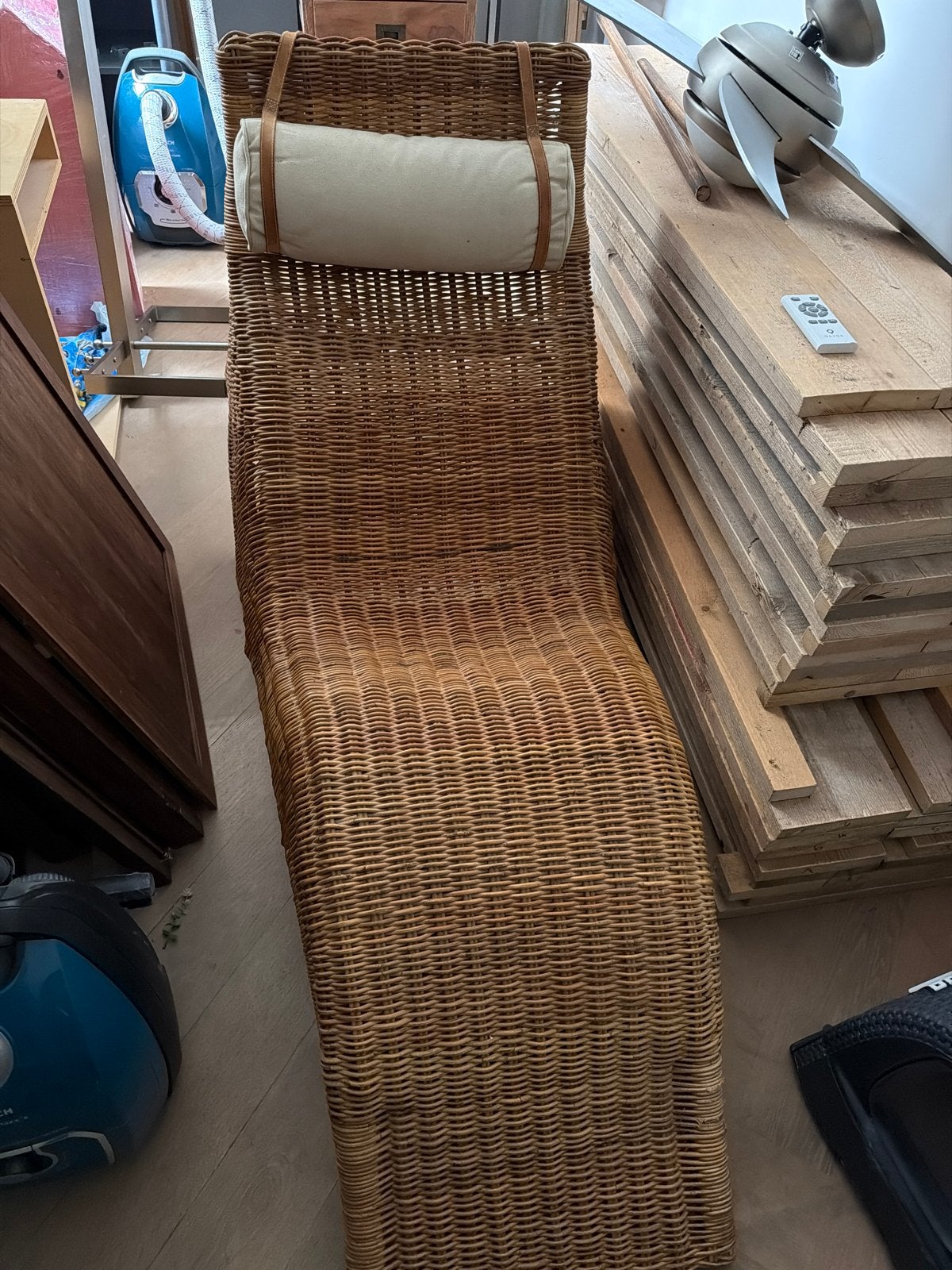 Comfortabele rotan chaise longue met kussen, Huis en Inrichting, Ophalen, Gebruikt, Bruin, Riet of Rotan