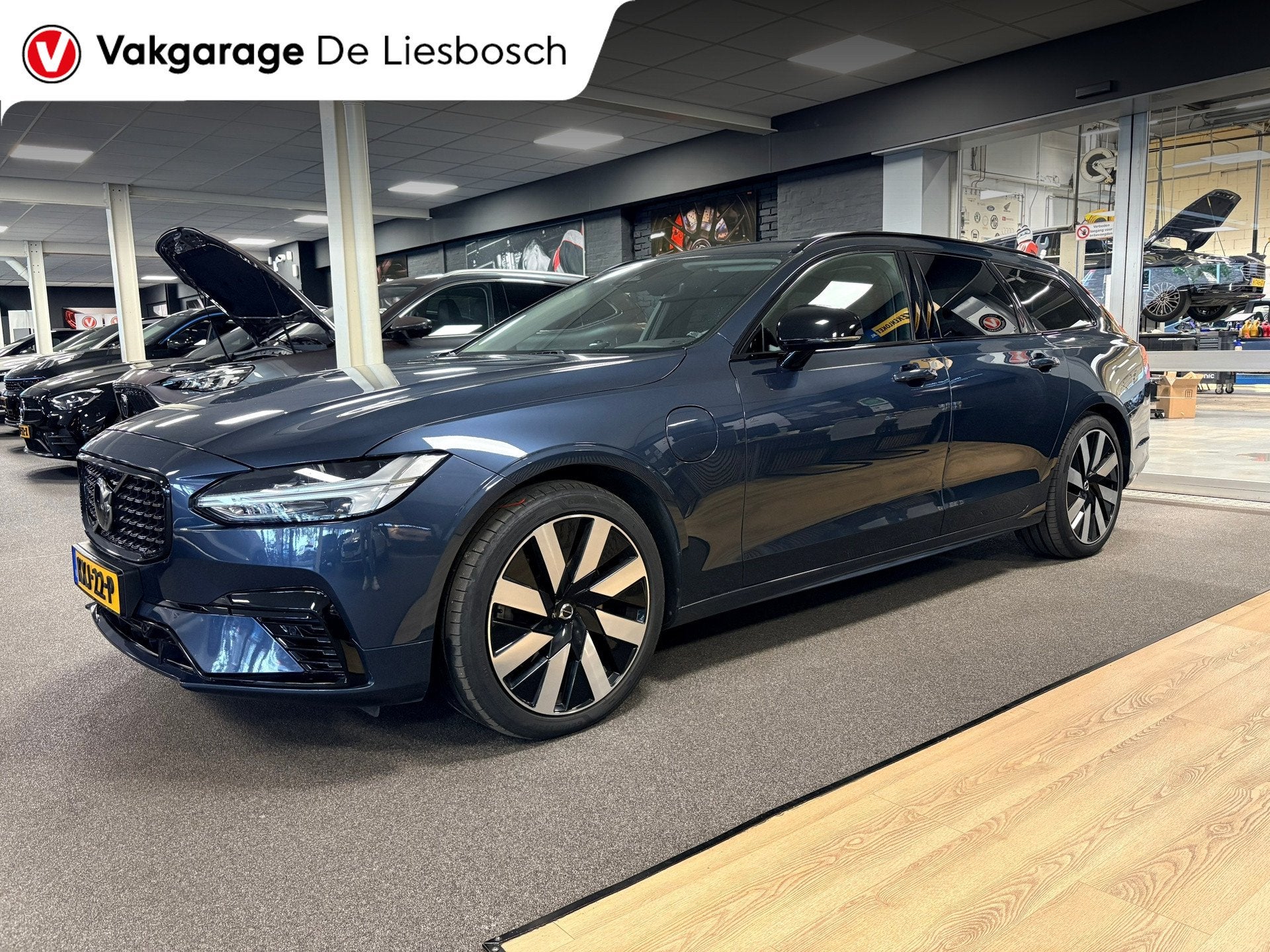 Volvo V90 2.0 T8 Plug-in hybrid AWD Ultimate Dark / Panorama, Automaat, 4 cilinders, Blauw, Hybride Elektrisch/Benzine