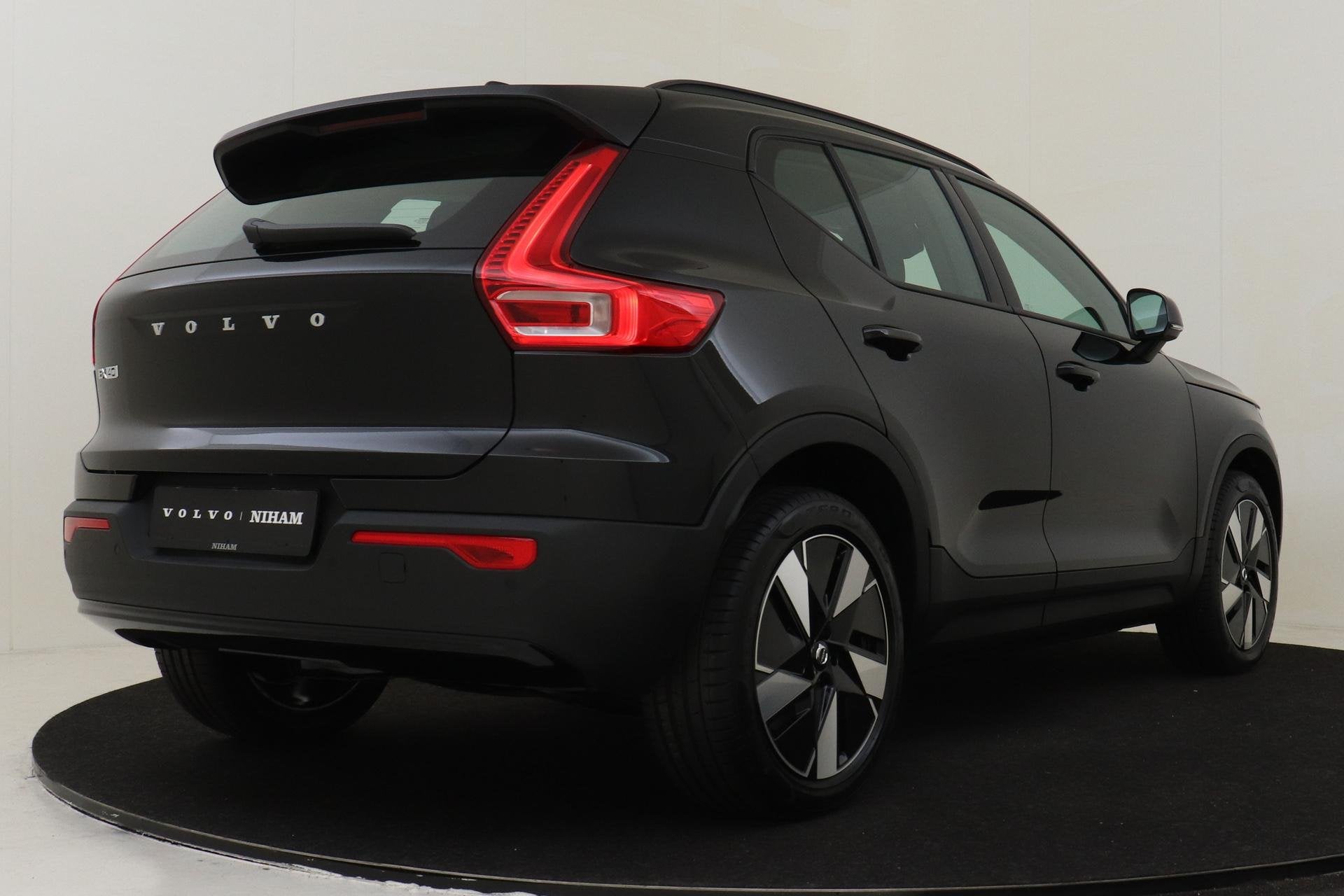 Volvo EX40 SINGLE MOTOR ESSENTIAL 70 kWh -CAMERA|CRUISE|META, Auto's, Zwart, 420 min, Nieuw, SUV of Terreinwagen