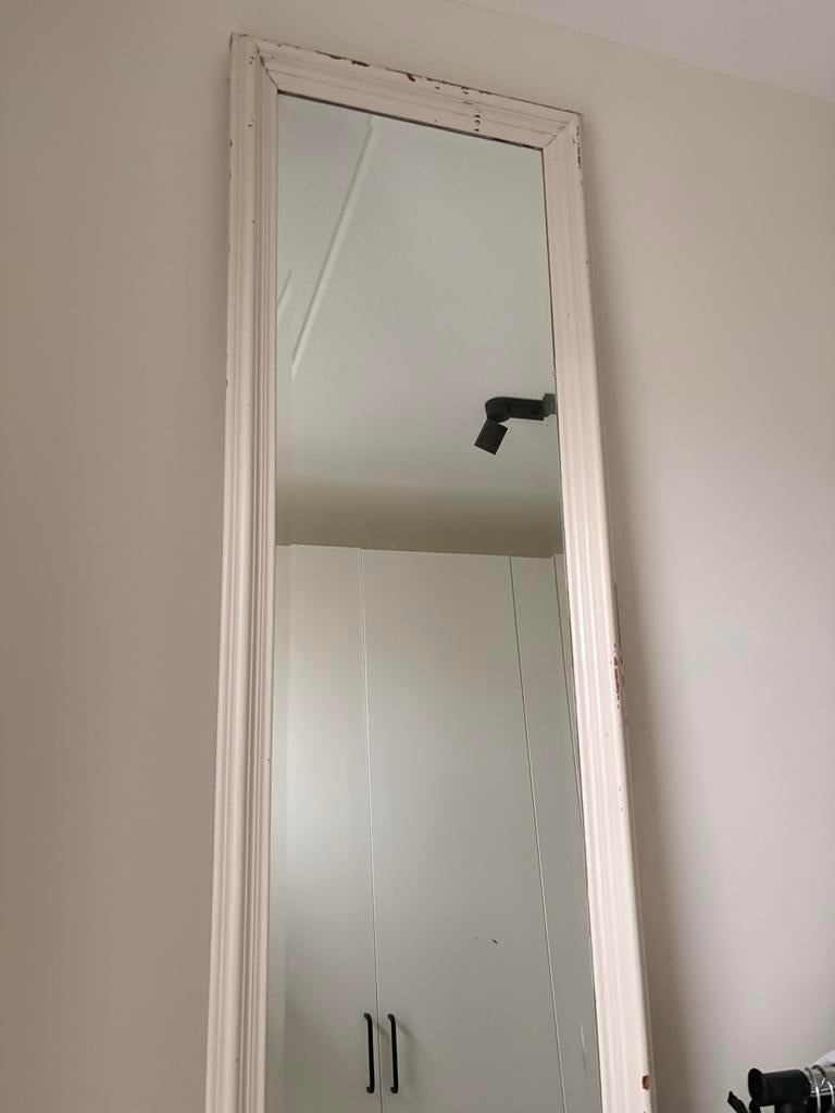 Grote etalage spiegel met witte houten lijst, Ophalen, Gebruikt, 200 cm of meer, Rechthoekig