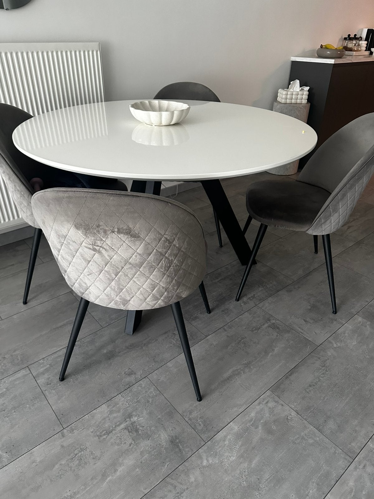 Jysk 4 eetkamerstoelen grijs, Ophalen, Zo goed als nieuw, Vijf, Zes of meer stoelen, Stof