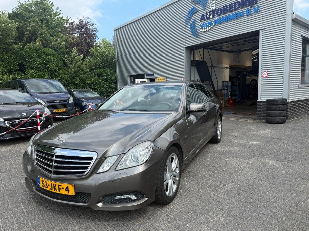 Mercedes-benz E-KLASSE 350 CGI AVANTGARDE, Auto's, Automaat, Euro 5, Achterwielaandrijving, Gebruikt