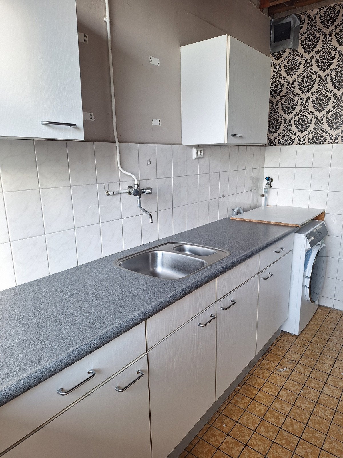Nette enkelwandige keuken met bovenkasten, Ophalen, Gebruikt, Wit, Enkelwandige keuken