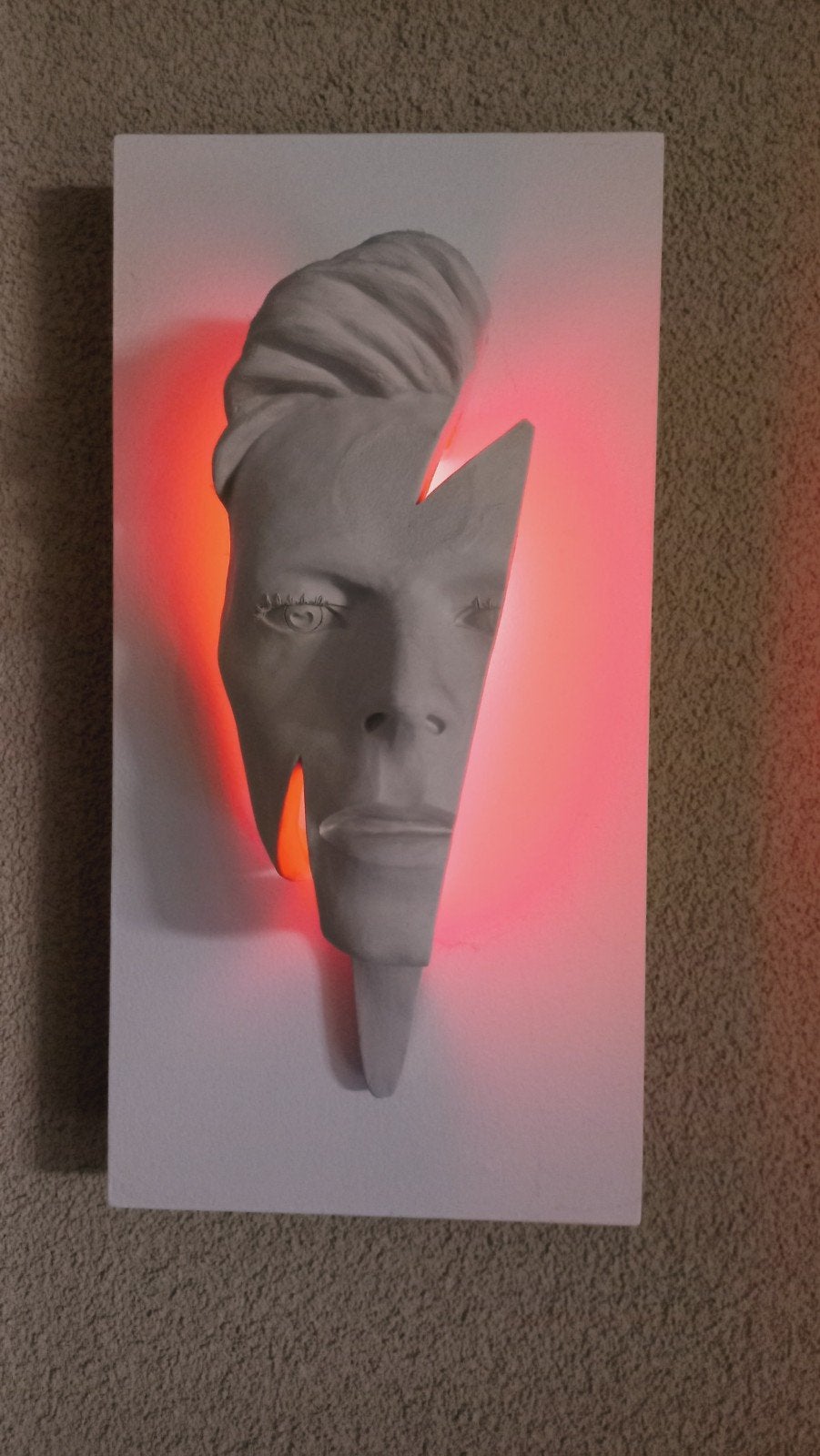 Ziggy Flash David Bowie gezichtssculptuur met lampje, Ophalen of Verzenden, Gips, Beeld, Man