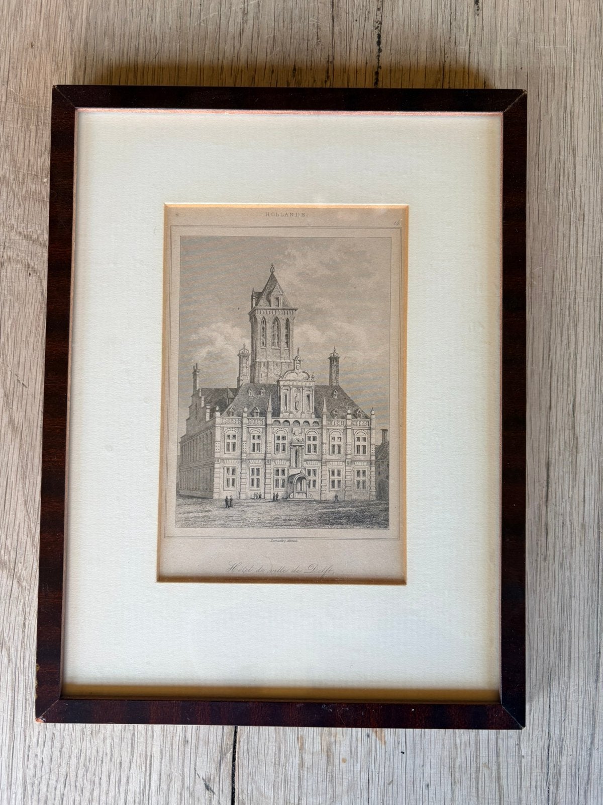 Gravure "Hotel de Ville de Delft" - Lemaitre, Antiek en Kunst, Kunst | Etsen en Gravures, 1800 - 1899, Architectuur, Ophalen of Verzenden
