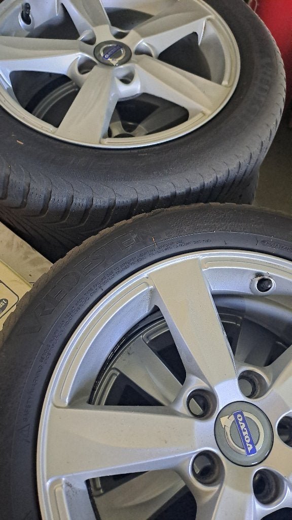 Winterbanden + velgen Volvo R16 205/55, Ophalen, Gebruikt, Velg(en), 16 inch