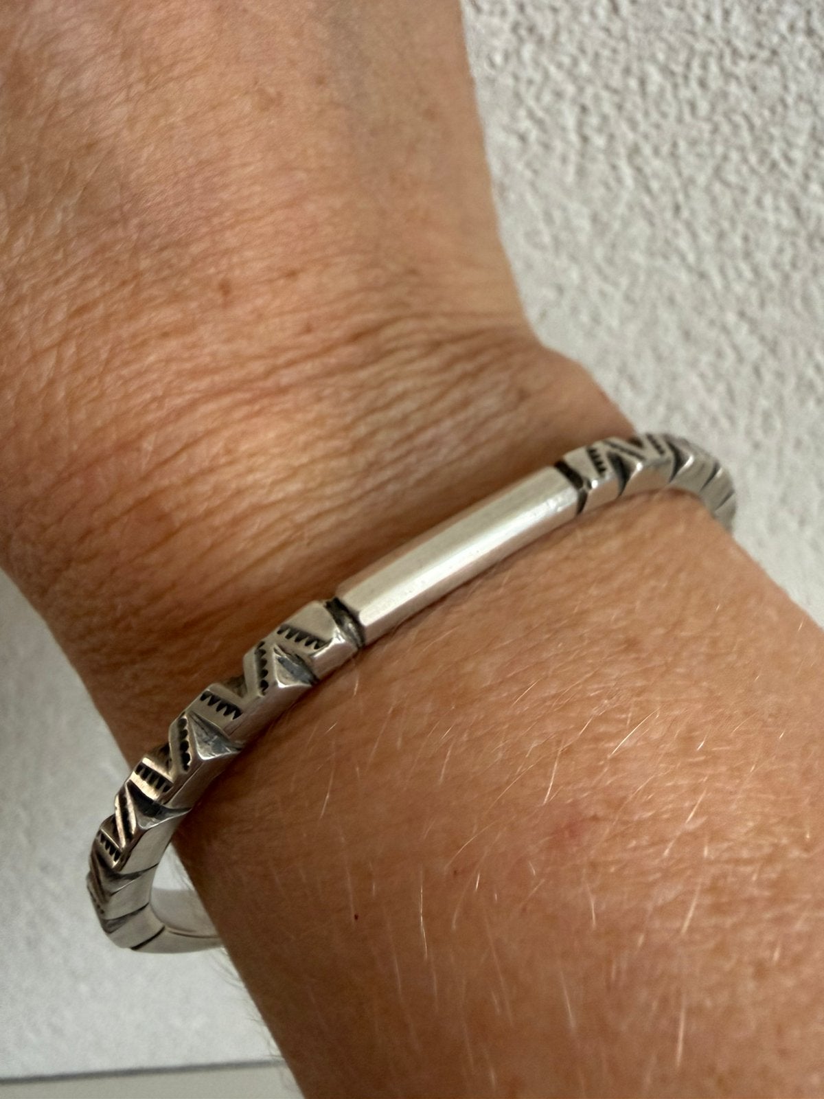 H273/Massief Zilveren Vintage NAVAJO armband gesigneerd, Sieraden, Tassen en Uiterlijk, Verzenden, X, Zilver, Zilver