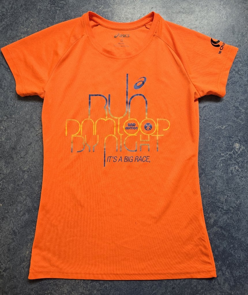 Asics runningshirt Oranje Damloop by Night 2015 - S, Verzenden, Oranje, Hardlopen of Fietsen, Maat 36 (S)