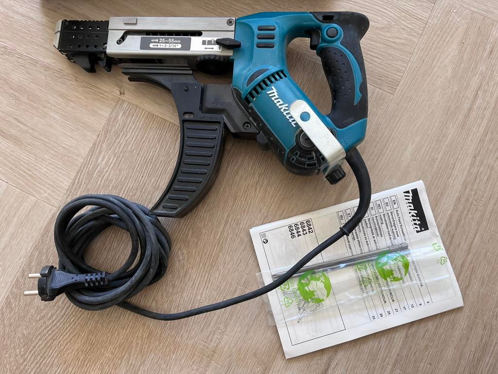 Makita gipsplaatschroefmachine 6842JX zgan, Ophalen, Zo goed als nieuw