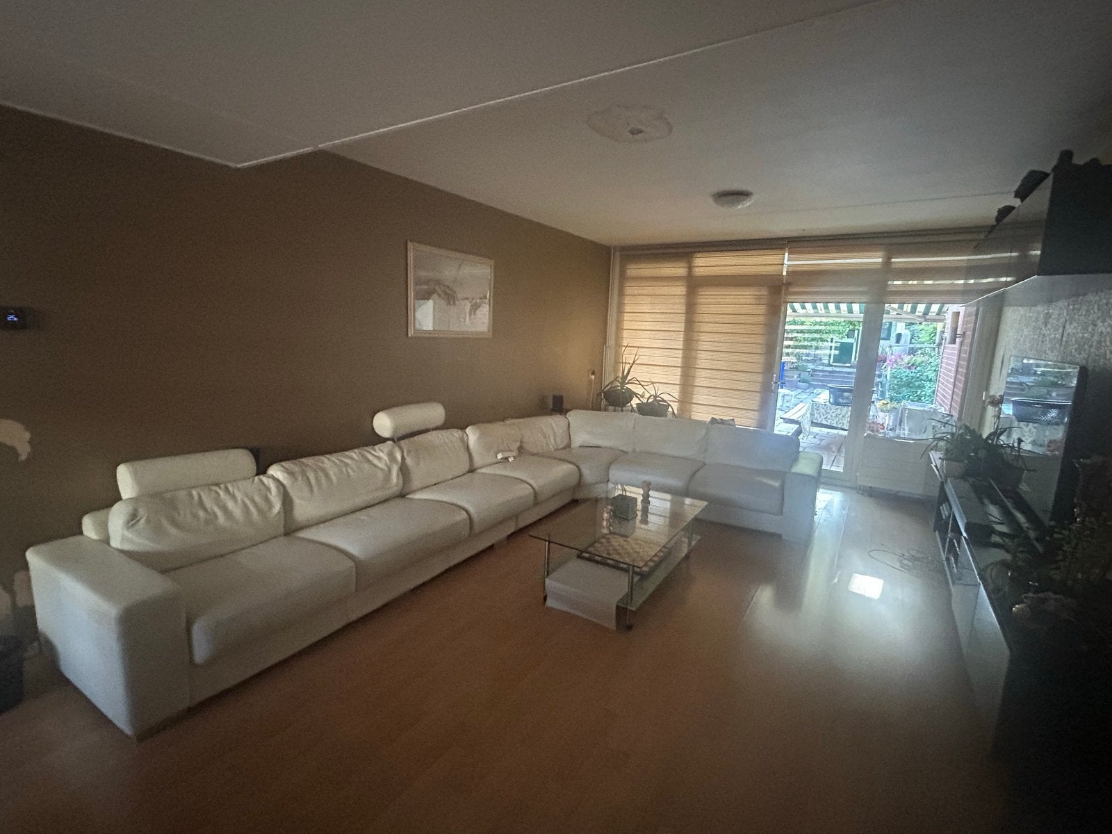 Moderne glazen salontafel met metalen poten, Huis en Inrichting, Tafels | Salontafels, Ophalen, Gebruikt, 100 tot 150 cm, 50 tot 100 cm