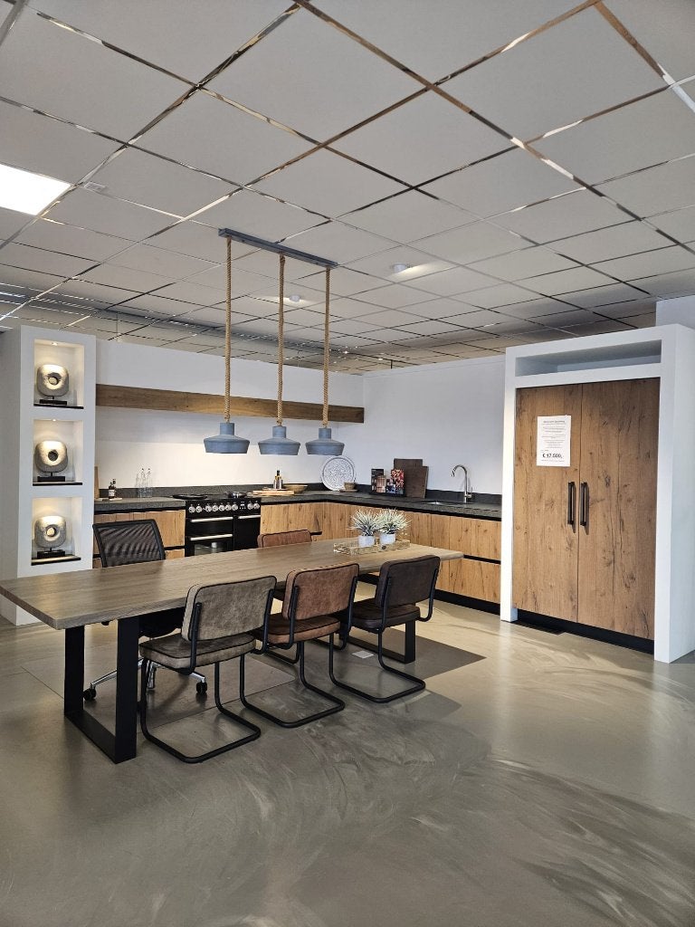 Showroom keuken te koop met fineer fronten, Ophalen, U-keuken, Bruin, Greeploos