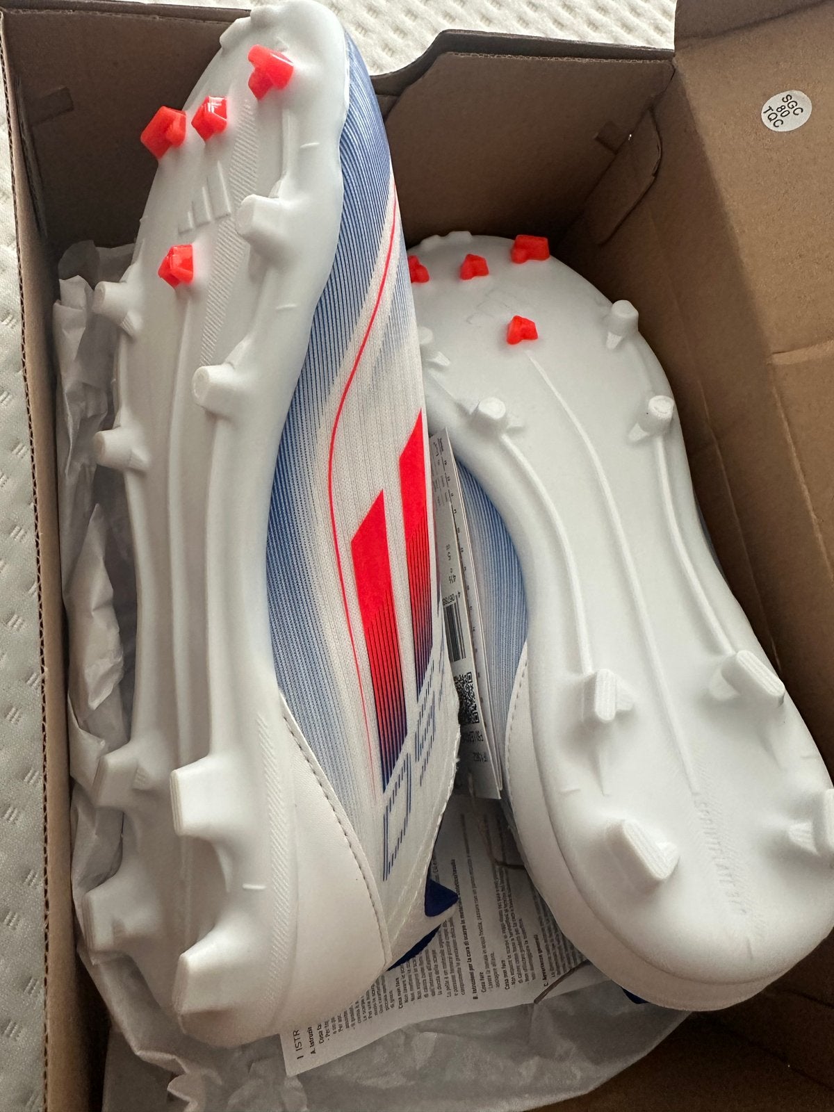 Nieuwe Adidas F50 League LL FG/MG voetbalschoenen, Sport en Fitness, Ophalen of Verzenden, Nieuw, Schoenen