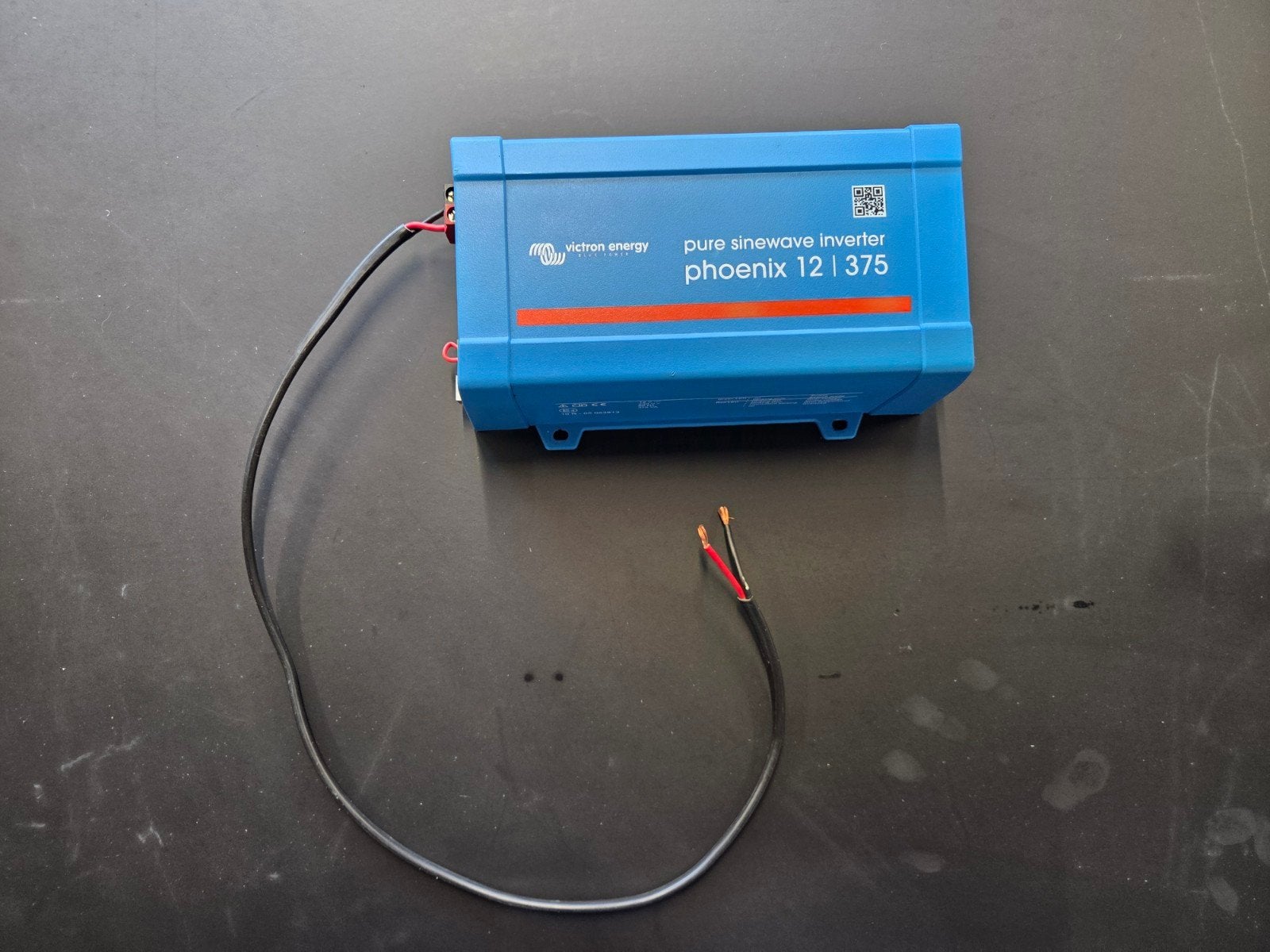 Victron 375 watt omvormer 12V 
Zet 12 volt om naar 230 vo, Ophalen