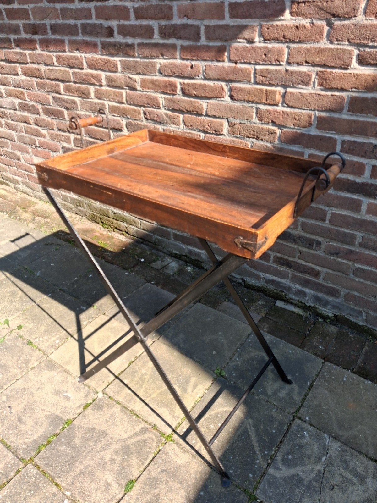 Houten dienblad op metalen standaard - 66x45x81cm, Ophalen, Gebruikt, Dienblad, Met handvatten
