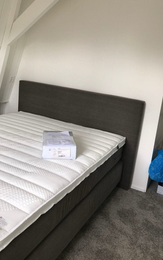 Boxspring met lege kast voor evt tv lift, Ophalen, Beige, Tweepersoons, Zo goed als nieuw