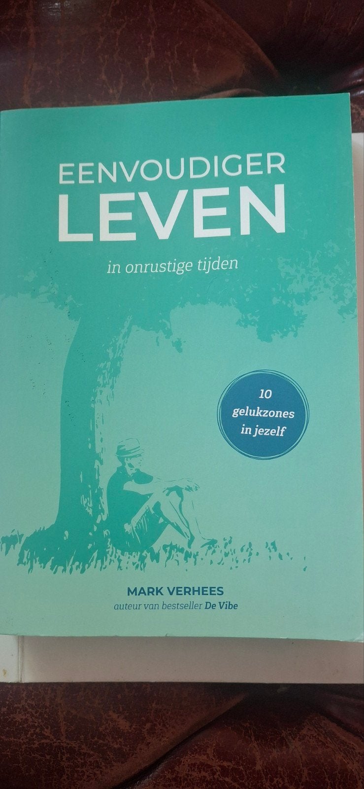 Eenvoudiger Leven in Onrustige Tijden - Mark Verhees, Ophalen of Verzenden, Zo goed als nieuw, Overige onderwerpen, Mark Verhees