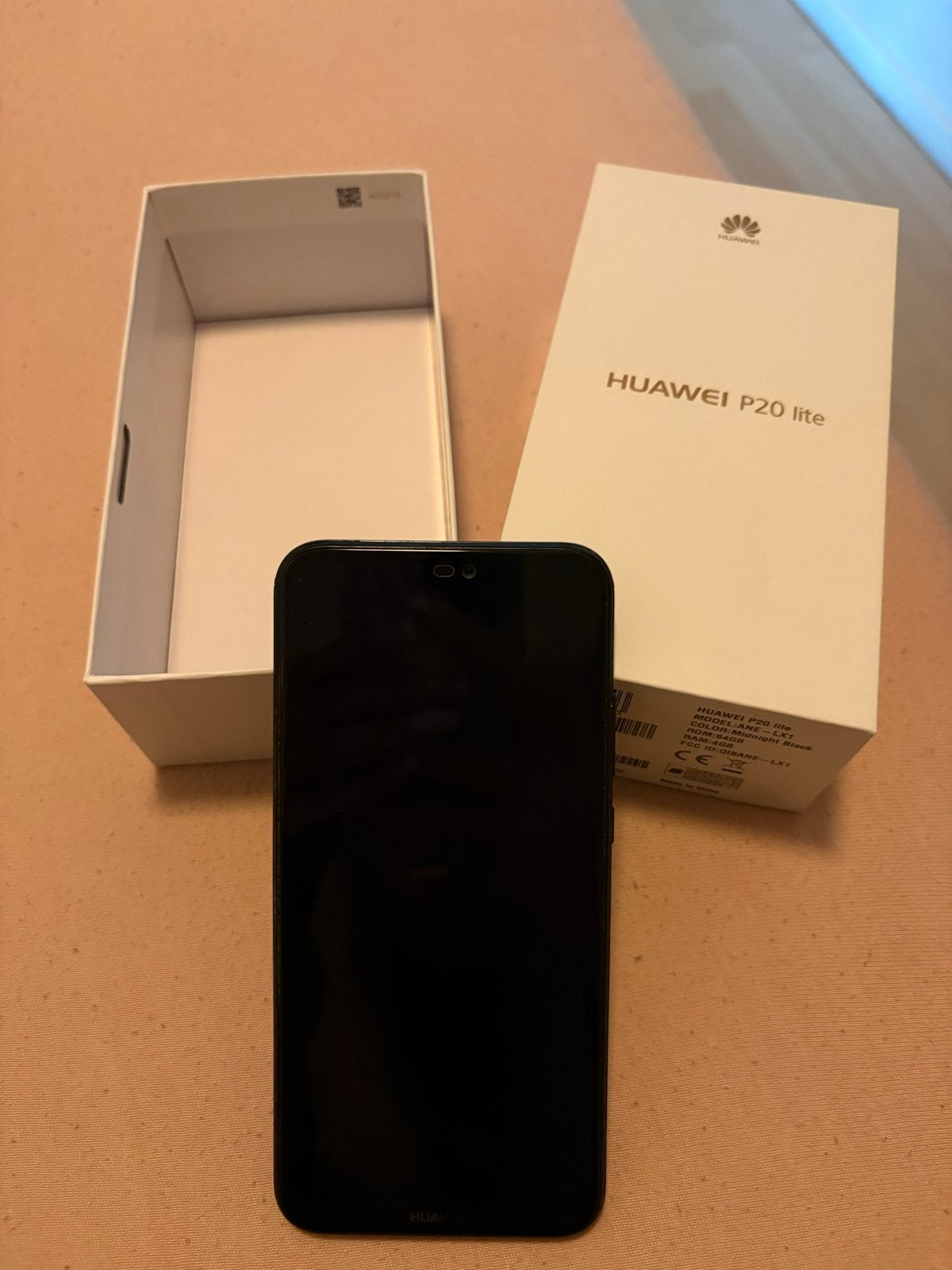 Huawei P20 Lite - Zo goed als nieuw, inclusief doos, Telecommunicatie, Mobiele telefoons | Huawei, Ophalen, Zwart, Touchscreen