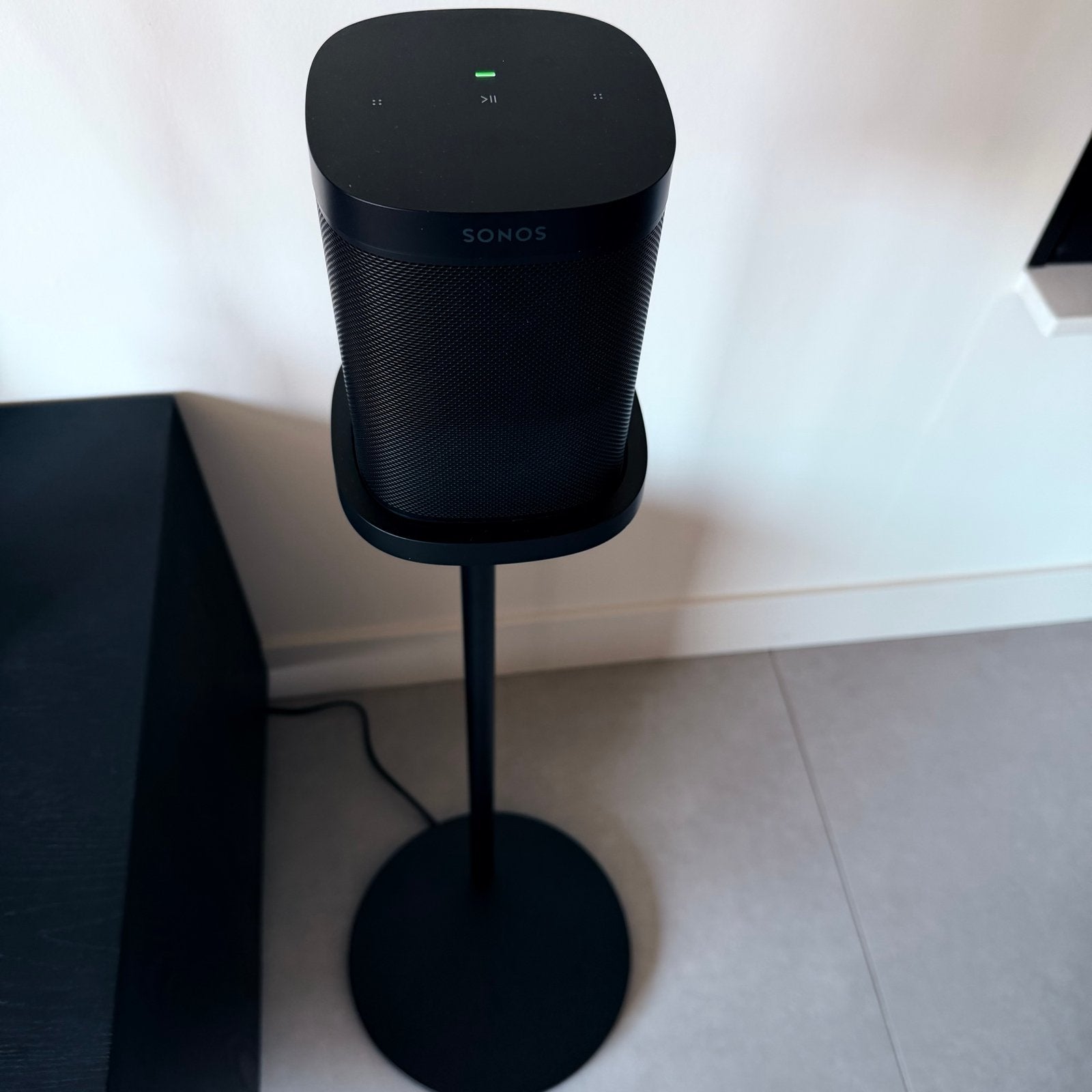 Foto 3 van 2x Sonos One SL met originele Sonos standaarden