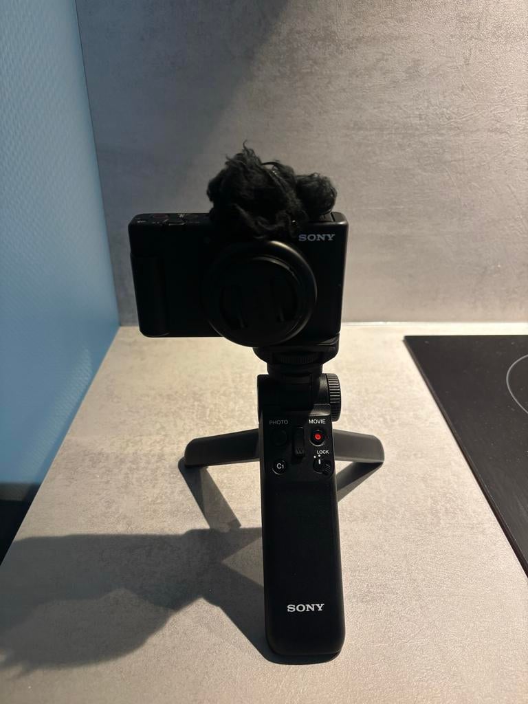 Sony ZV-1F Vlogcamera met Shooting Grip en Windscherm, Ophalen of Verzenden, Zo goed als nieuw, Sony, Minder dan 4 keer