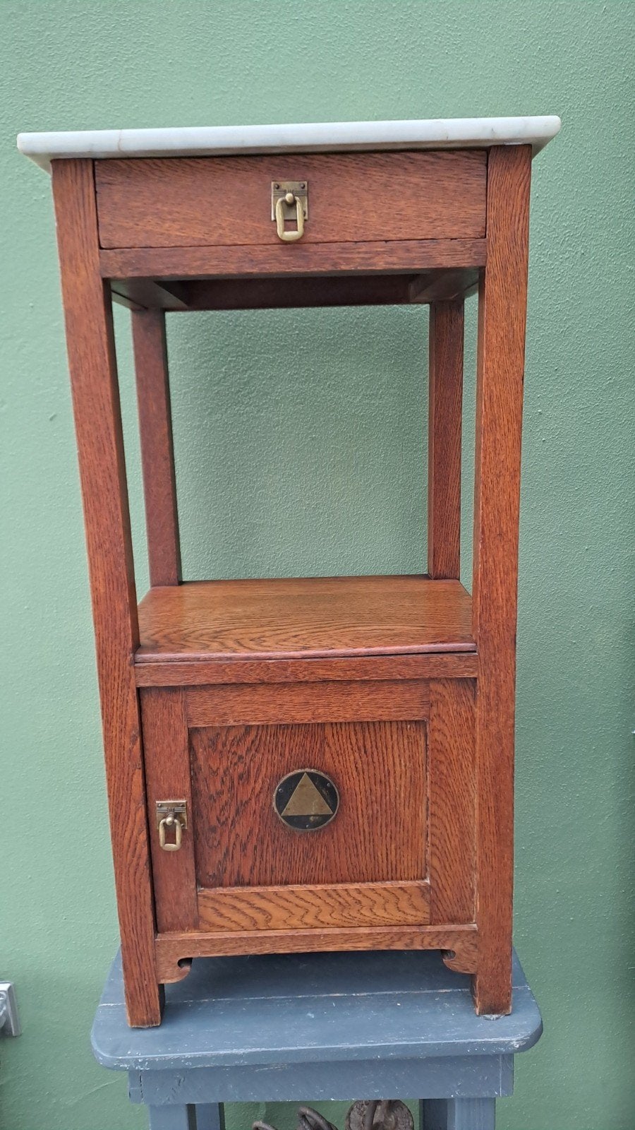 Antiek eikenhouten nachtkastje met marmeren blad 85 cm, Ophalen