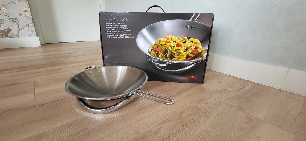 AEG Fusion Wok, Gebruikt, Ophalen of Verzenden, Rvs, Met handvatten