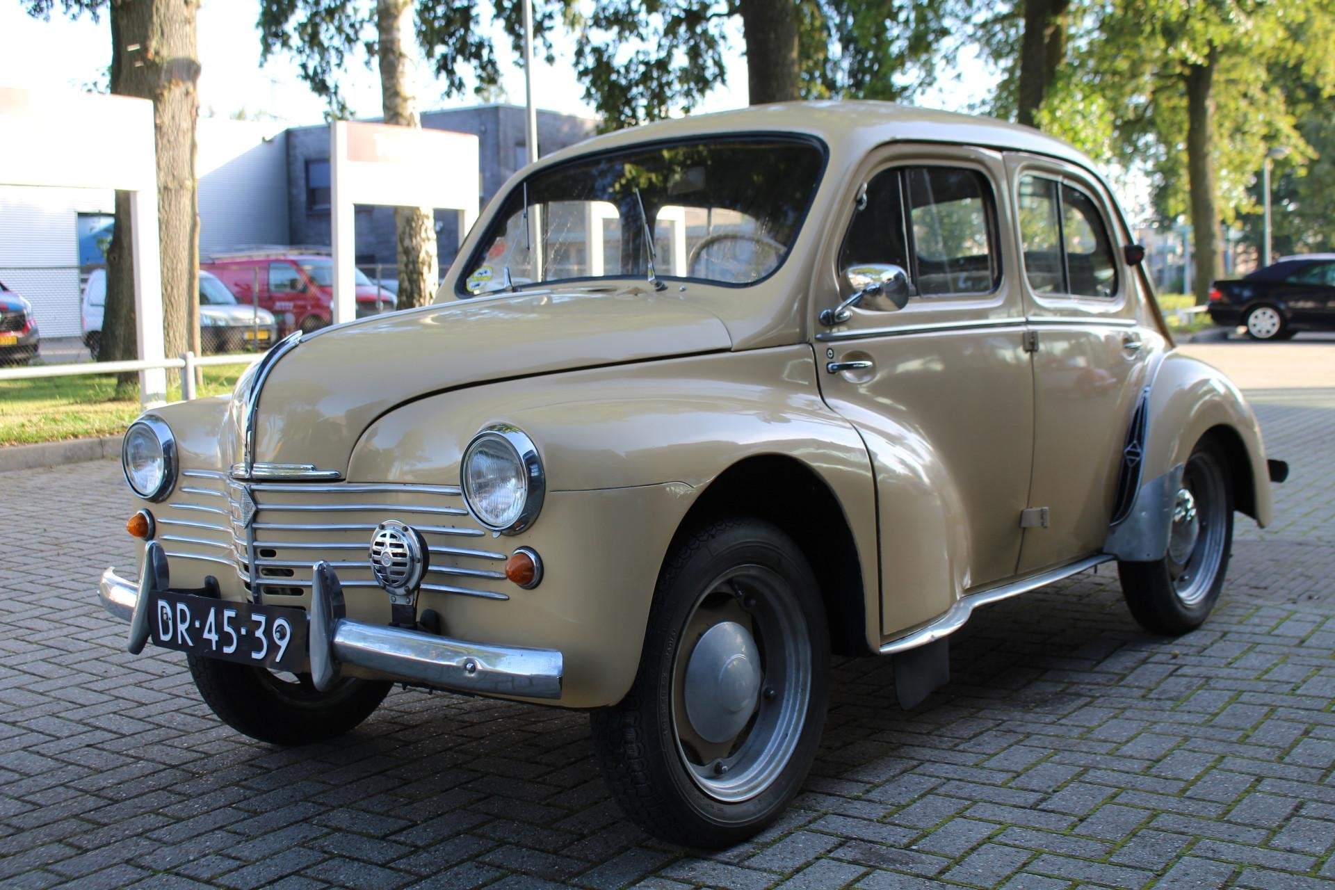 Renault 4 R4 CV ORIGINEEL! Afkomstig uit Museum 1953, Auto's, Oldtimers, 13 km/l, Stof, Overige carrosserieën, Renault