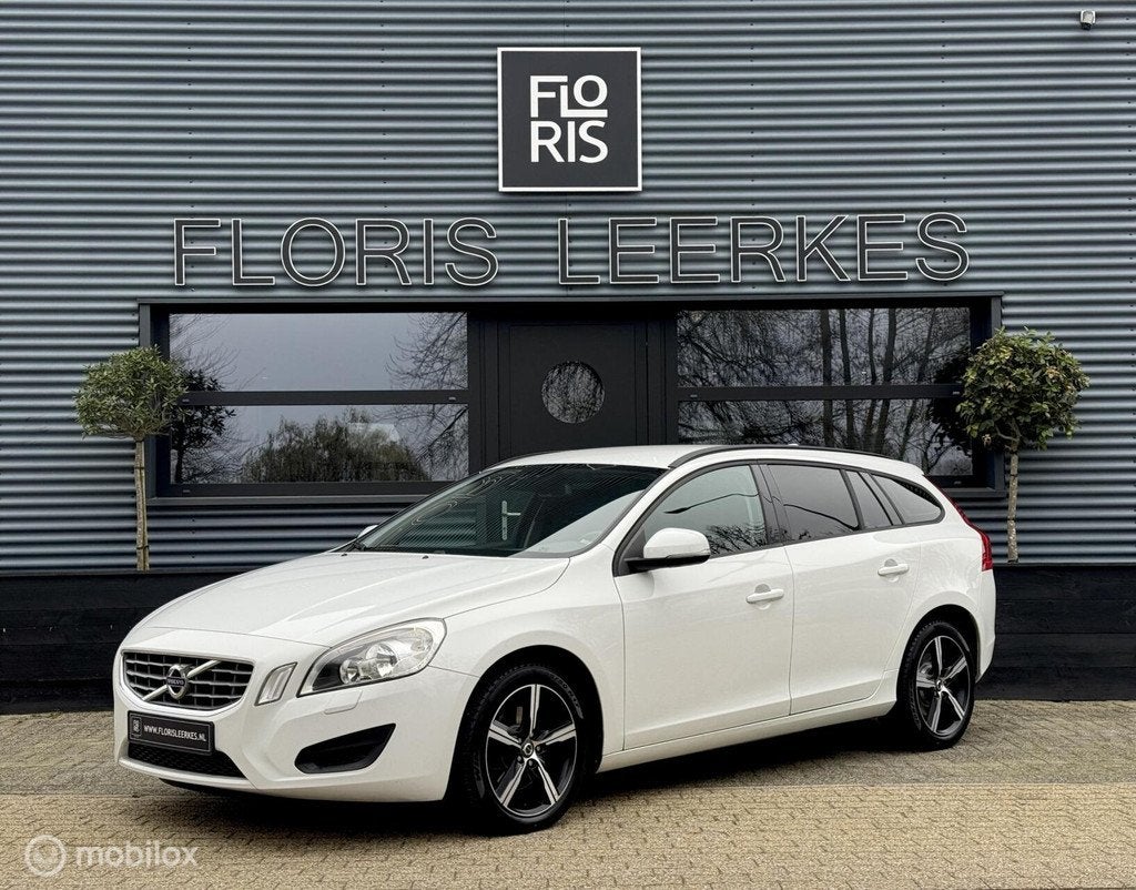 Volvo V60 1.6 T4 | Automaat | Navigatie | Cruise | 180 PK !, Auto's, Gebruikt, 4 cilinders, 179 pk, Wit