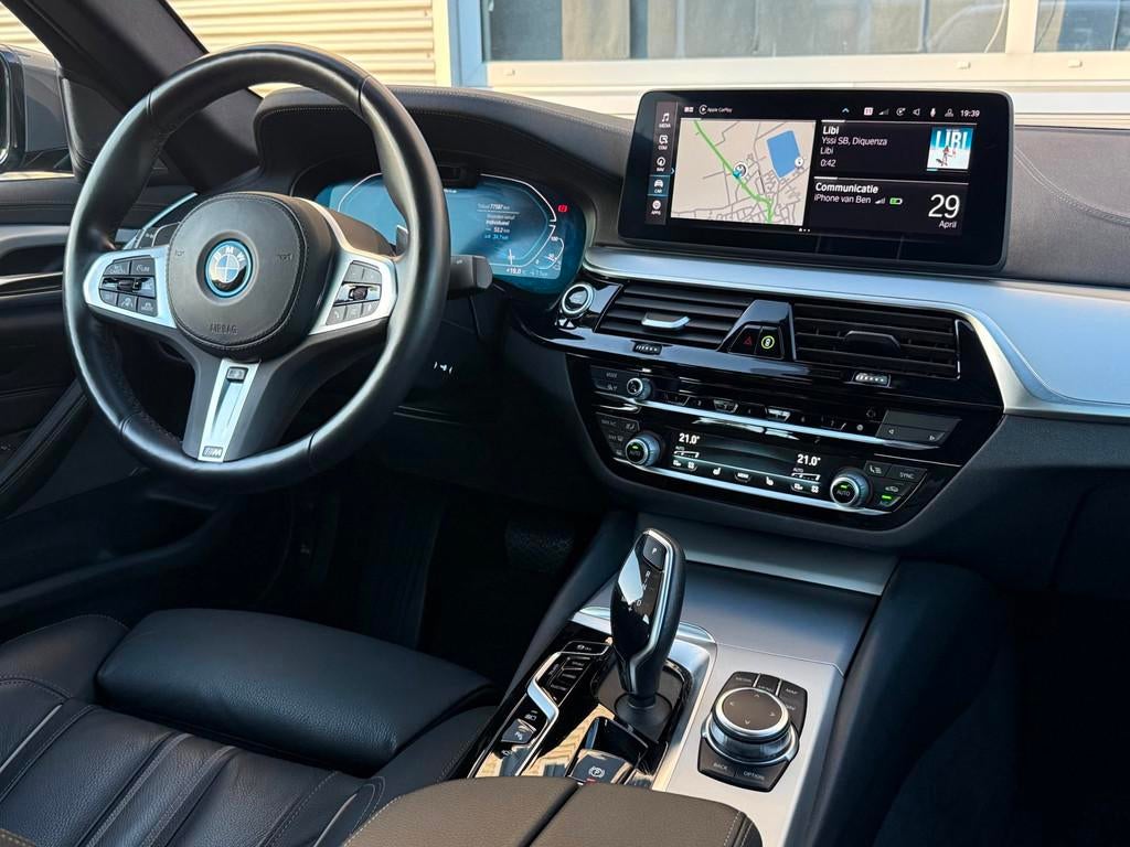 BMW 5-serie 545e xDrive M | LASER | TREKHAAK | H&K, Auto's, Gebruikt, 2000 kg, 120 €/maand, Bedrijf