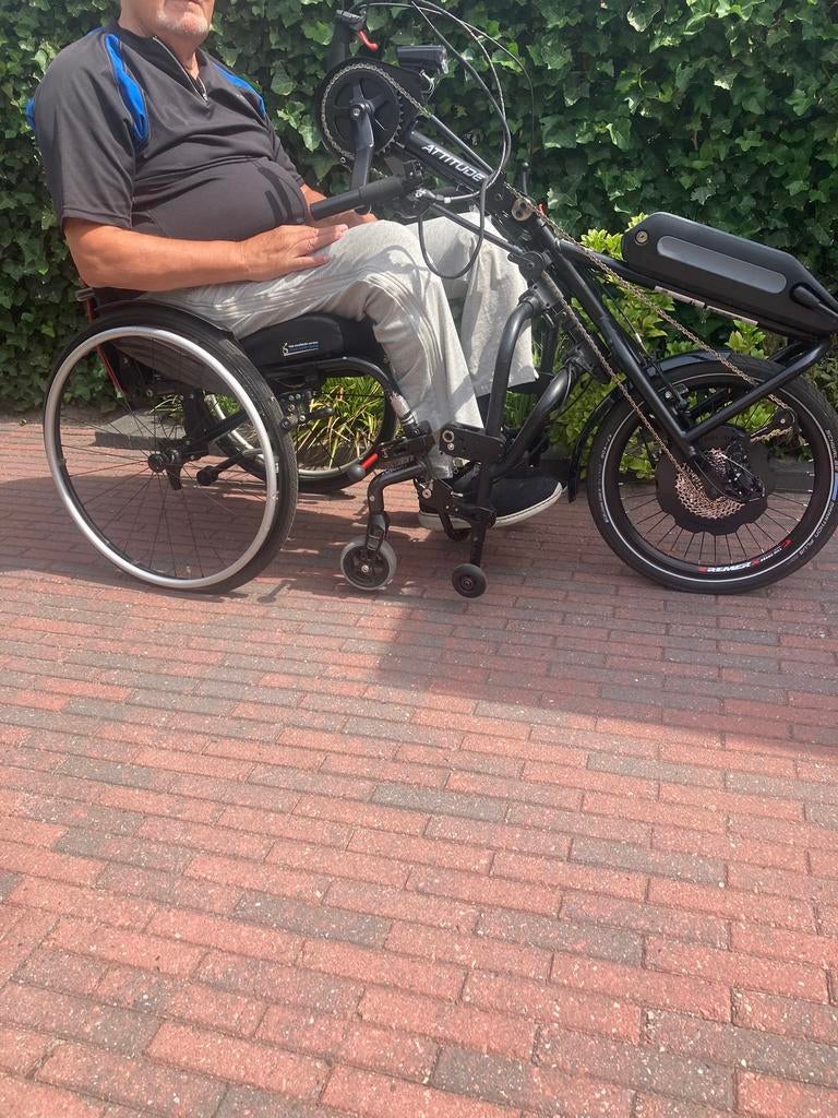 Electrische handbike eventueel met rolstoel, Diversen, Rolstoelen, Ophalen, Zo goed als nieuw, Handbewogen rolstoel