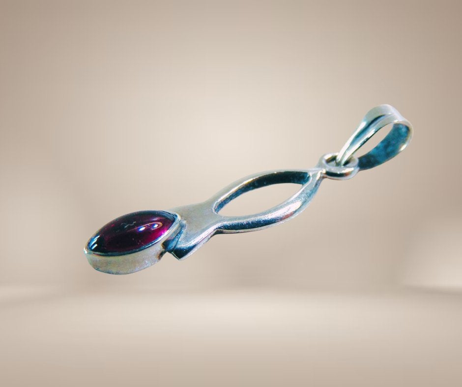 Mooie strakke 925 zilveren ALMANDINE granaat hanger!, Overige voorstellingen, Verzenden, Nieuw, X