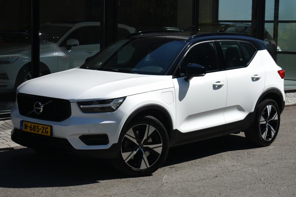 Volvo XC40 T4 211pk [Plug-in] R-Design | Camera | Climate |, Auto's, Volvo, Automaat, 1712 kg, 24 maanden, Wit