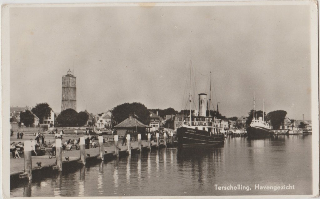 1952 terschelling havengezicht haven vuurtoren schip boten, Ophalen of Verzenden, 1940 tot 1960, Gelopen, Waddeneilanden