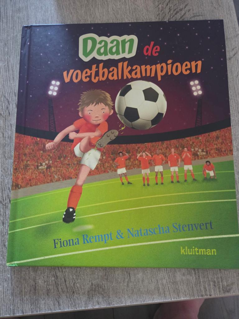 Daan de voetbalkampioen - Kinderboek, Ophalen of Verzenden, Gelezen, Fiona Rempt & Natascha Stenvert, Fictie algemeen