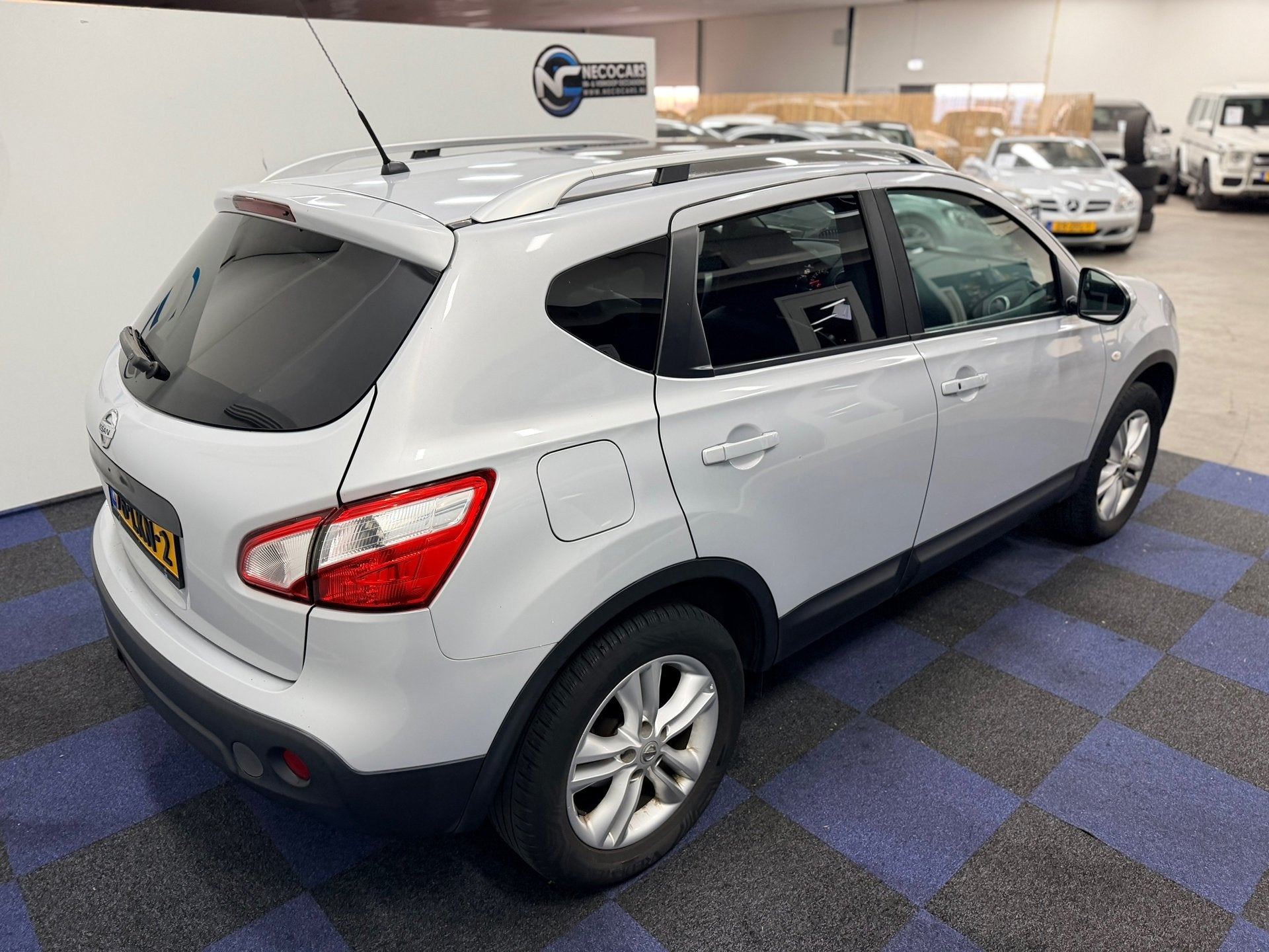 Nissan Qashqai 2.0 Tekna / PANORAMADAK / AUTOMAAT / ACHTERUI, Gebruikt, Qashqai, Zilver of Grijs, 1275 kg
