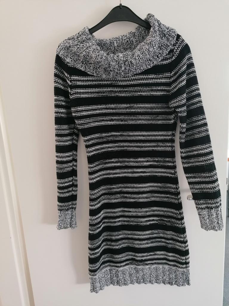 Leuke gebreide jurk zwart wit draagmaat S 2 euro, Kleding | Dames, Lavand, Zwart, Ophalen of Verzenden, Zo goed als nieuw
